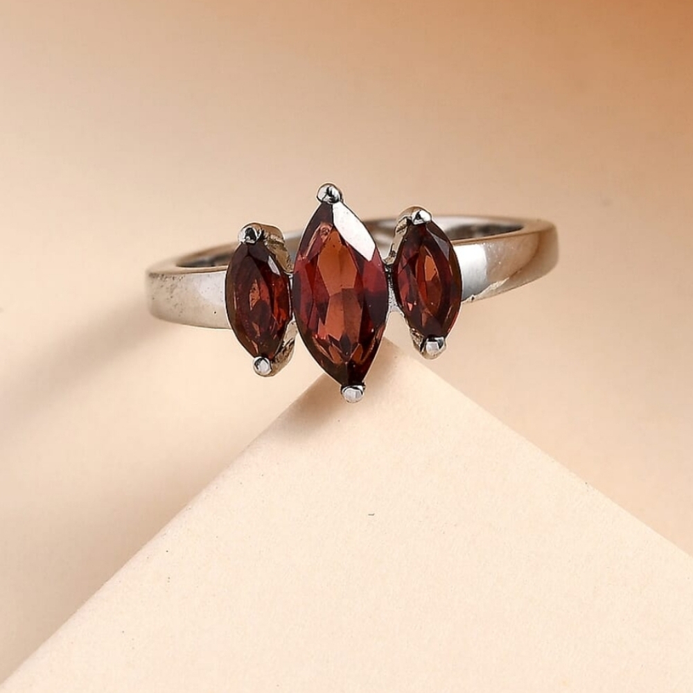 🆕️Size 11 Mozambique Garnet 3 Stone Ring in Stainless Steel